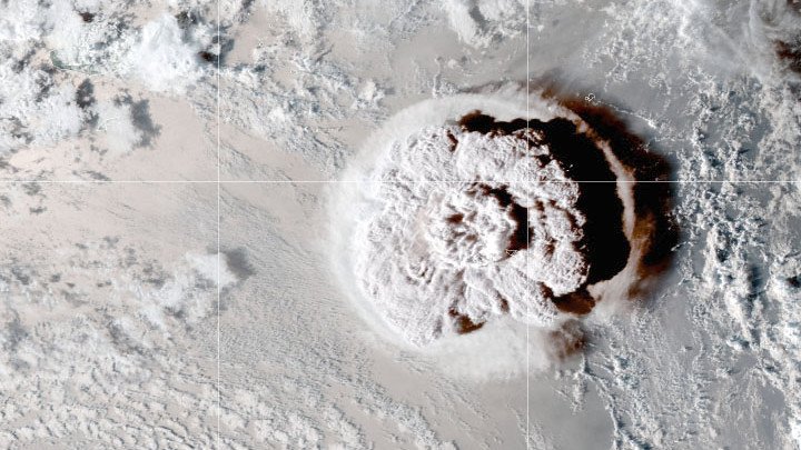 Erupcja Hunga Tonga widziana z kosmosu