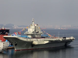 Liaoning, pierwszy chiński lotniskowiec. Wszedł do służby w 2012 r. 