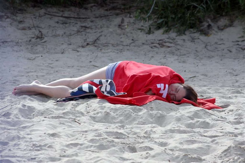 Kasia Niezgoda ucięła sobie drzemkę na plaży. FOTY