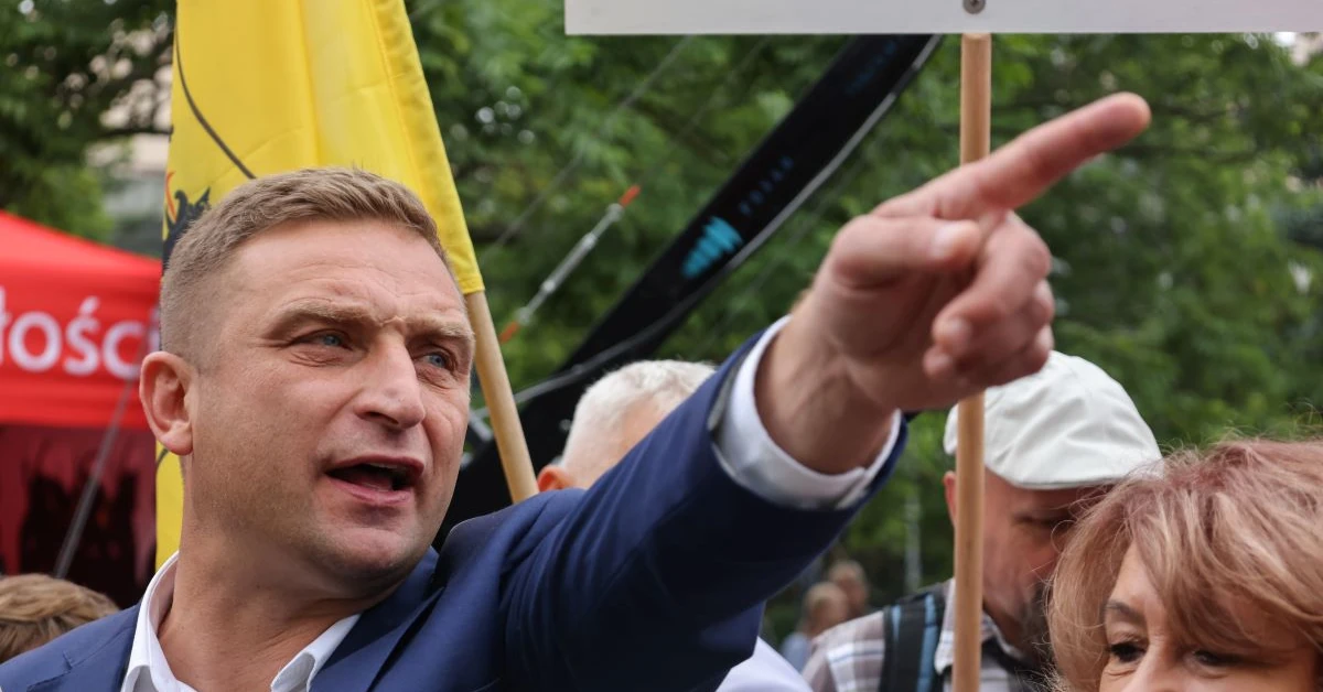 Bąkiewicz wezwany do prokuratury. Grozi mu rok więzienia za obrażanie funkcjonariuszy