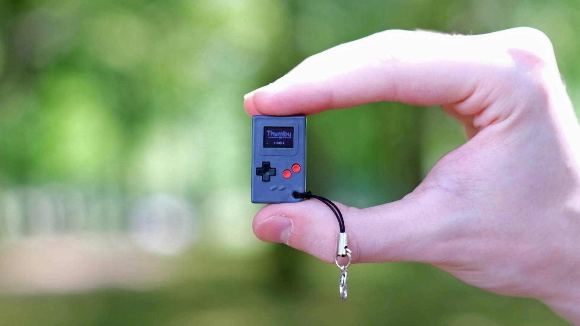Kultni GameBoy dobio minijaturnu veziju - Zmijica i Tetris se sada igraju na konzoli koja je veličine poštanske markice
