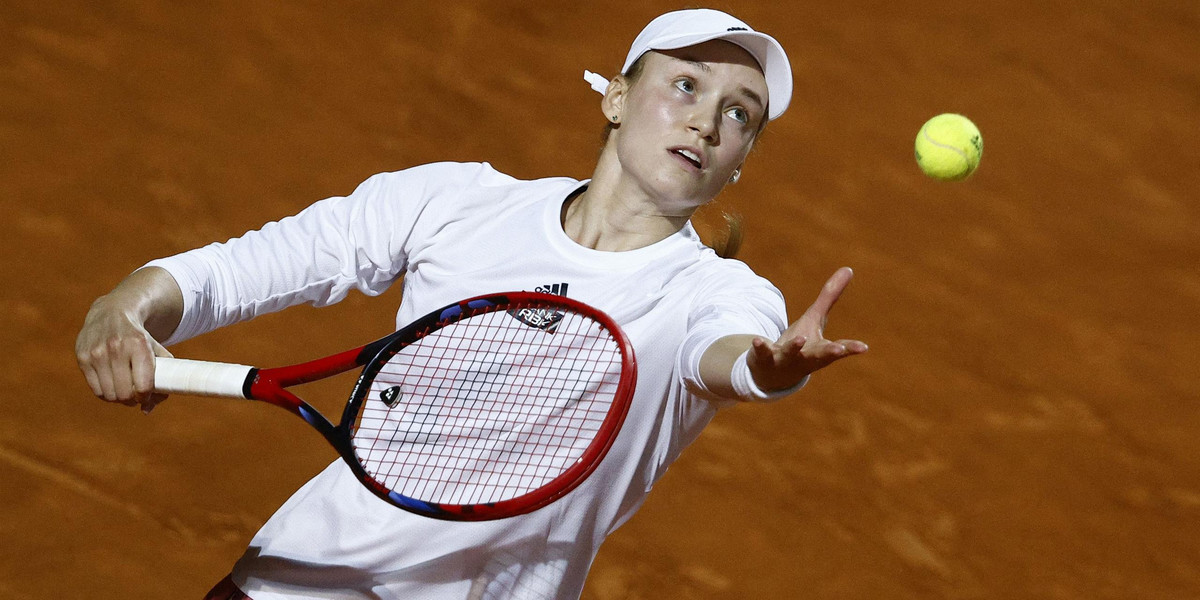 Niespodziewanie z gry w paryskim turnieju zrezygnowała Jelena Rybakina. Powodem są problemy zdrowotne. 
