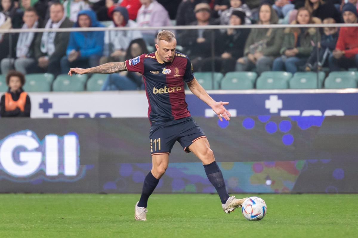 Kamil Grosicki popisał się efektownym rajdem, który zakończył golem