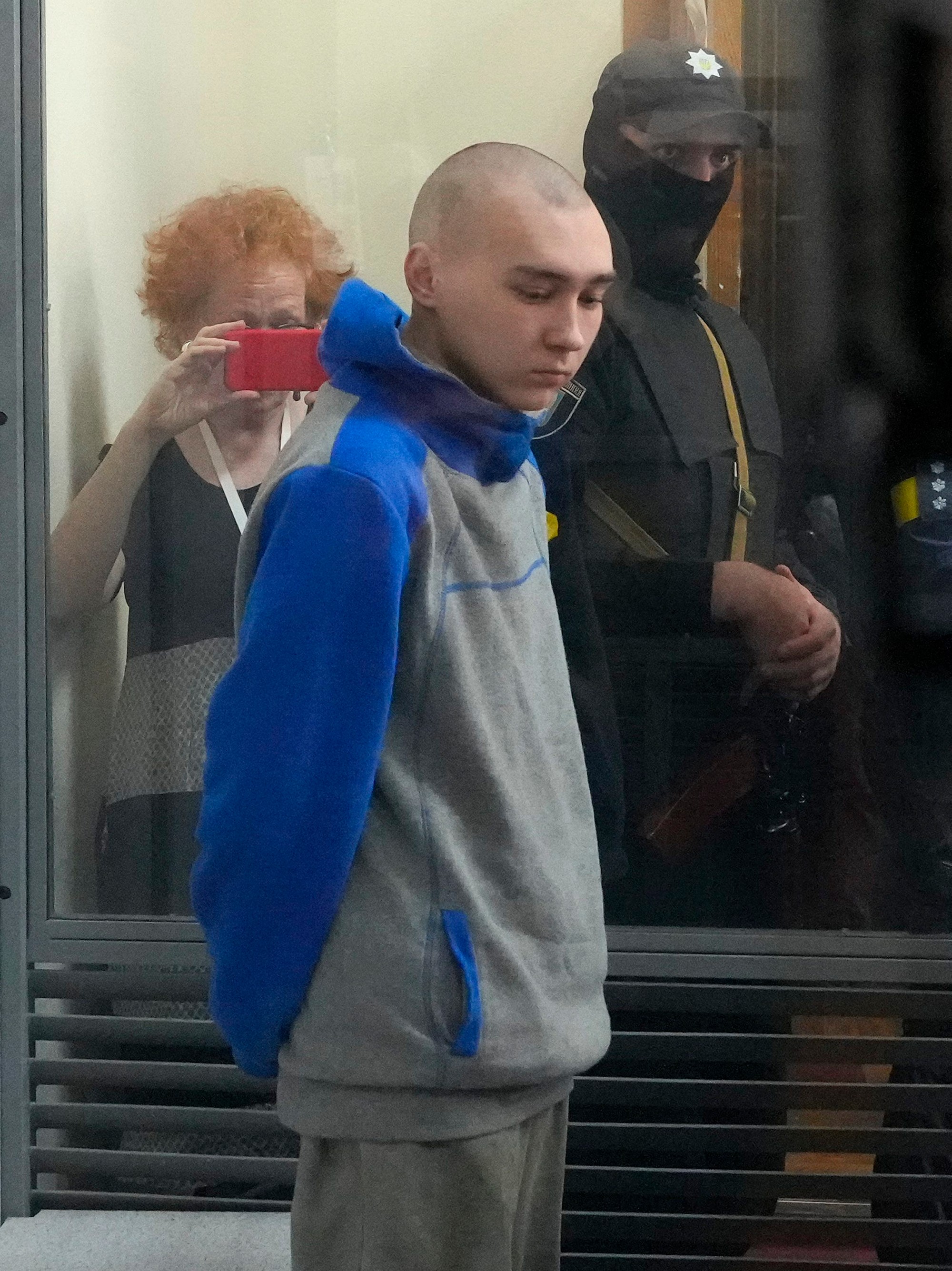 Ruský vojak Vadim Šišimarin počas súdneho procesu v Kyjeve. 