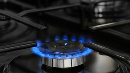 gaz z rosji popłynie dłużej do europy. ten kraj podpisze nową umowę