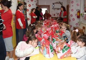 Dodela paketića mališanima na KiM povodom Savindana