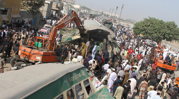 Vonatbaleset Pakisztánban / Fotó: MTI