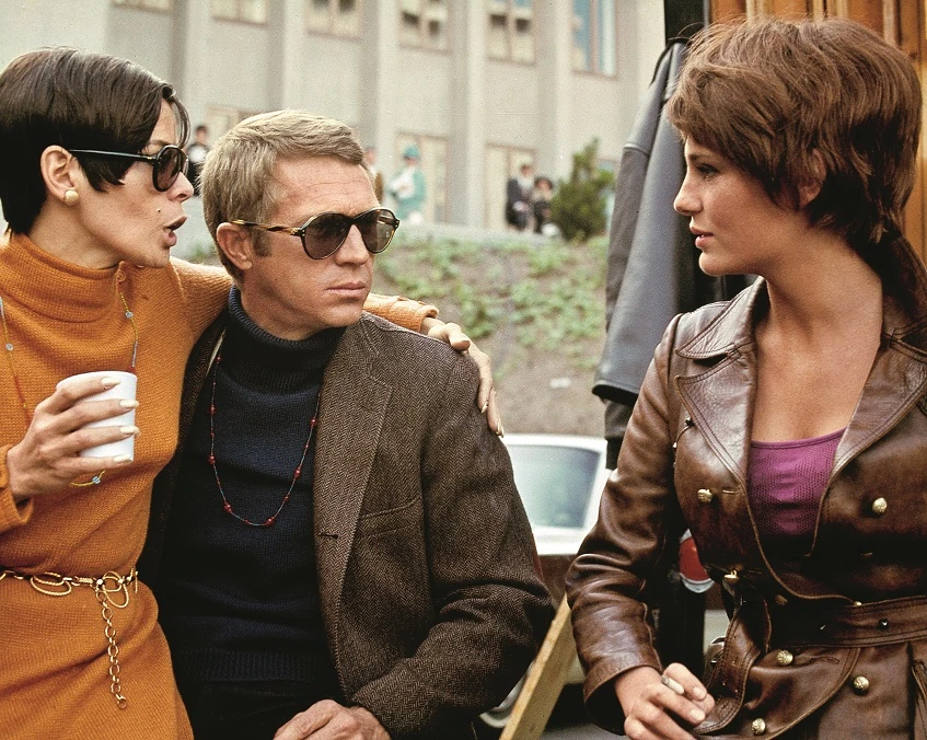 Steve McQueen dla wielu pozostaje ikoną stylu. Dlatego marka Persol stworzyła specjalną linię okularów nazwaną jego imieniem. Jej znak rozpoznawczy to składane na pół oprawki