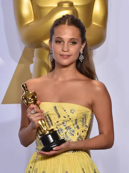 Alicia Vikander 2016 / Oscary 2020 / C Flanigan / GettyImages