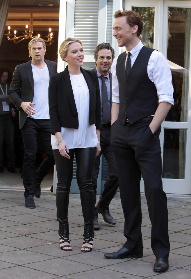 Chris Hemsworth, Scarlett Johansson, Tom Hiddleston i Mark Ruffalo na premierze "The Avengers"