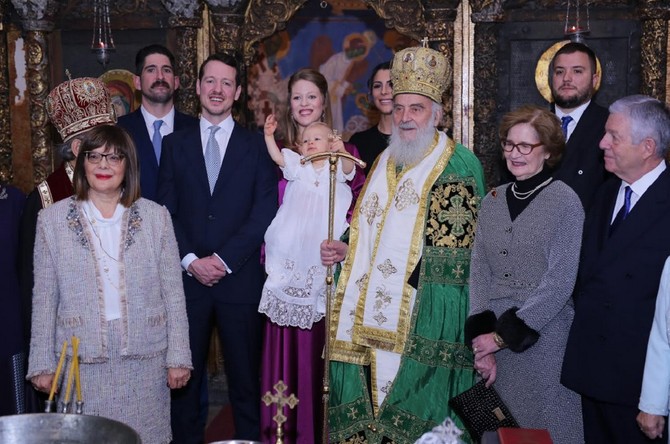 Predsednica Narodne skupštine Maja Gojković, prinčevi Aleksandar III i Filip, Danica, Stefan Karađorđević, Filipova majka  Marija da Glorija  od Orleana i Bragancei kumovi malog princa Petra Lazarević i Dušan Antunović, prijatelji Danice i Filipa.