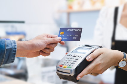 Czym jest ubezpieczenie karty kredytowej? W jaki sposób wypłaca się to świadczenie?