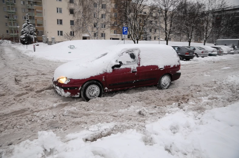 Jazda nieodśnieżonym autem to nawet 500 zł mandatu