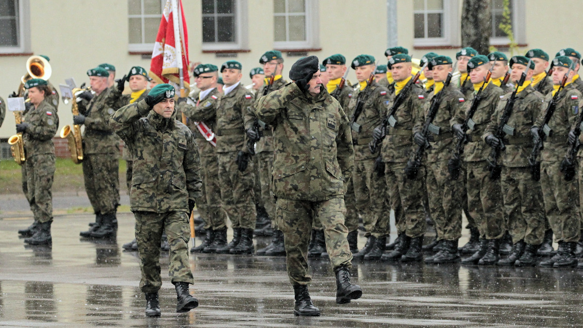 Dzięki obecności wojsk USA w naszym kraju Polacy czują się bezpiecznie - dziękował wyjeżdżającym z Mazur żołnierzom USA dowódca generalny rodzajów sił zbrojnych, generał broni Jarosław Mika.