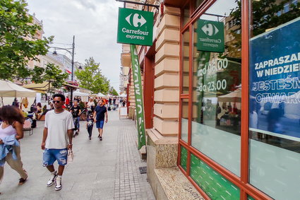 Coraz mniej sklepów Carrefour w Polsce. "Firma zmienia sposób działania"