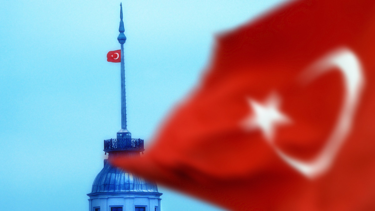 W najbliższym czasie turecka policja zwerbuje 20 tysięcy nowych funkcjonariuszy; połowa z nich będzie służyła w jednostkach specjalnych - poinformował dzisiaj w państwowej telewizji TRT minister spraw wewnętrznych Turcji Suleyman Soylu.