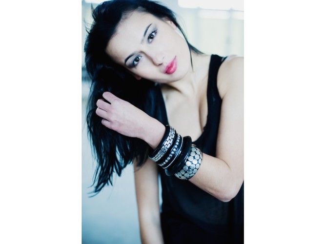 Gdy rock Ci w duszy gra, postaw na elektryzujące dodatki - stylizacja z wykorzystaniem akcesoriów marki Delamo