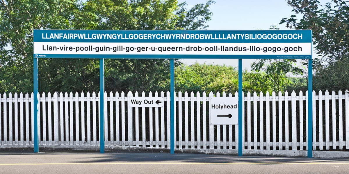 Llanfairpwllgwyngyllgogerychwyrndrobwllllantysiliogogogoch Podróże