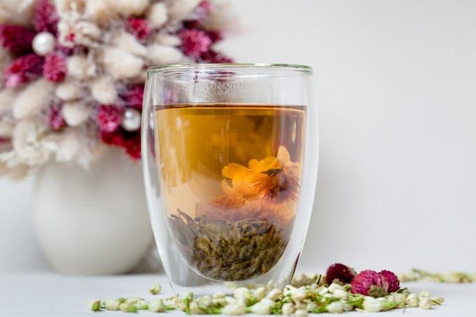 Hidegen főzött tea – itt egy nyári frissítő, ami többet nyújt, mint gondolná