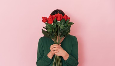 Najpiękniejsze życzenia na Dzień Kobiet 2026. Gotowe teksty do wysłania dla mamy, babci, partnerki i koleżanki z pracy