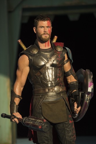 Chris Hemsworth w filmie 'Thor: Ragnarok'. Polska premiera 25 października 2017 roku