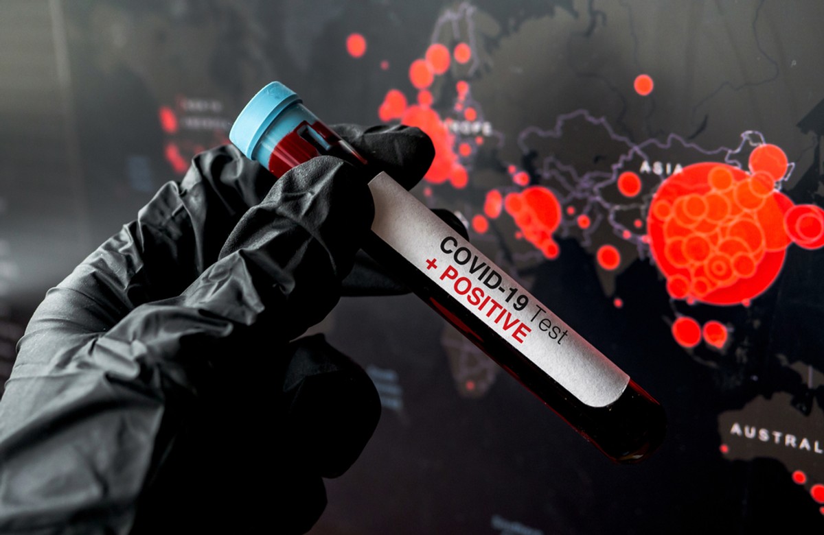 MZ zachęca, by korzystać ze wszystkich dostępnych w Polsce rozwiązań e-zdrowia, w szczególności z e-recepty i z e-skierowania oraz z teleporad lekarskich, które można uzyskać bez konieczności wychodzenia z domu