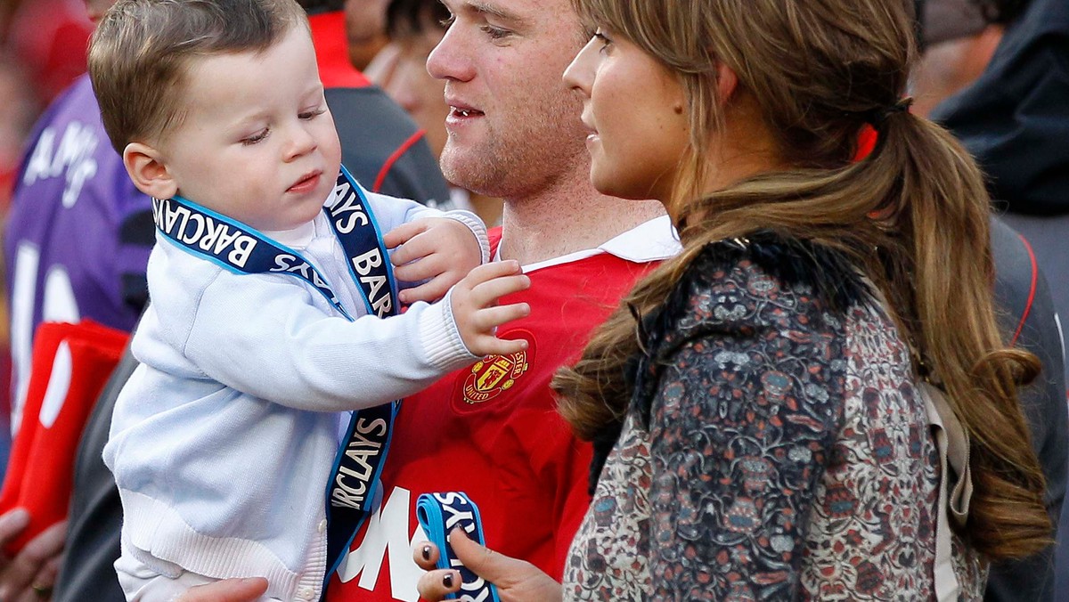 Dziewczyna na telefon, Jenny Thompson, która uprawiała z gwiazdorem Manchesteru United seks za pieniądze próbowała popełnić samobójstwo. 22-letnia Thompson zażyła całą buteleczkę valium i tylko dzięki szybkiej interwencji lekarzy udało się uratować jej życie.