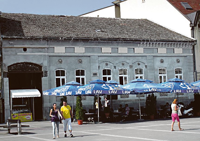 Sramota za crkvu i grad što su dozvolili da se legat naših predaka pretvori u cirkus, kažu naslednici porodice bajić koja je crkvi poklonila zgradu parohijskog doma