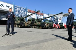 Wicepremier Błaszczak: Zatwierdziłem umowę na 48 armatohaubic 'Krab'