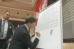 Kongres Ruchu Narodowego: Walka z "niepolskim" lewactwem i obalenie elit III RP