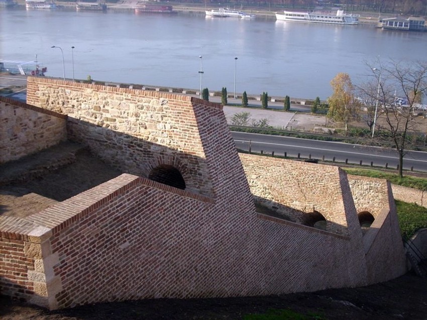 Sređeno je malo stepeništno silazište