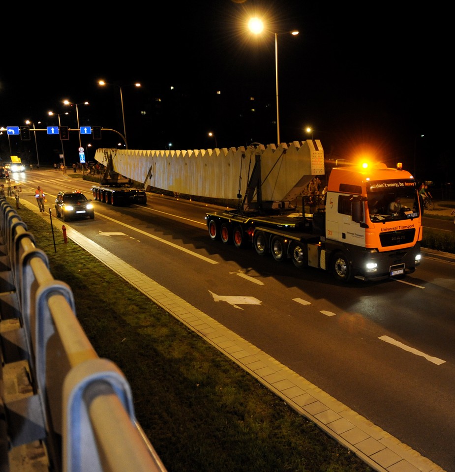 WROCŁAW TRANSPORT ELEMENTÓW KONSTRUKCYJNYCH STADIONU