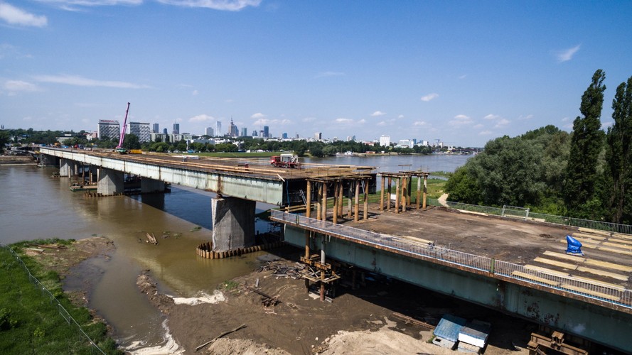 Tak (2 czerwca 2015 r.) wyglądał z lotu ptaka remontowany  Most  Łazienkowski w Warszawie <br><br> fot. (cat) PAP/Leszek Szymański