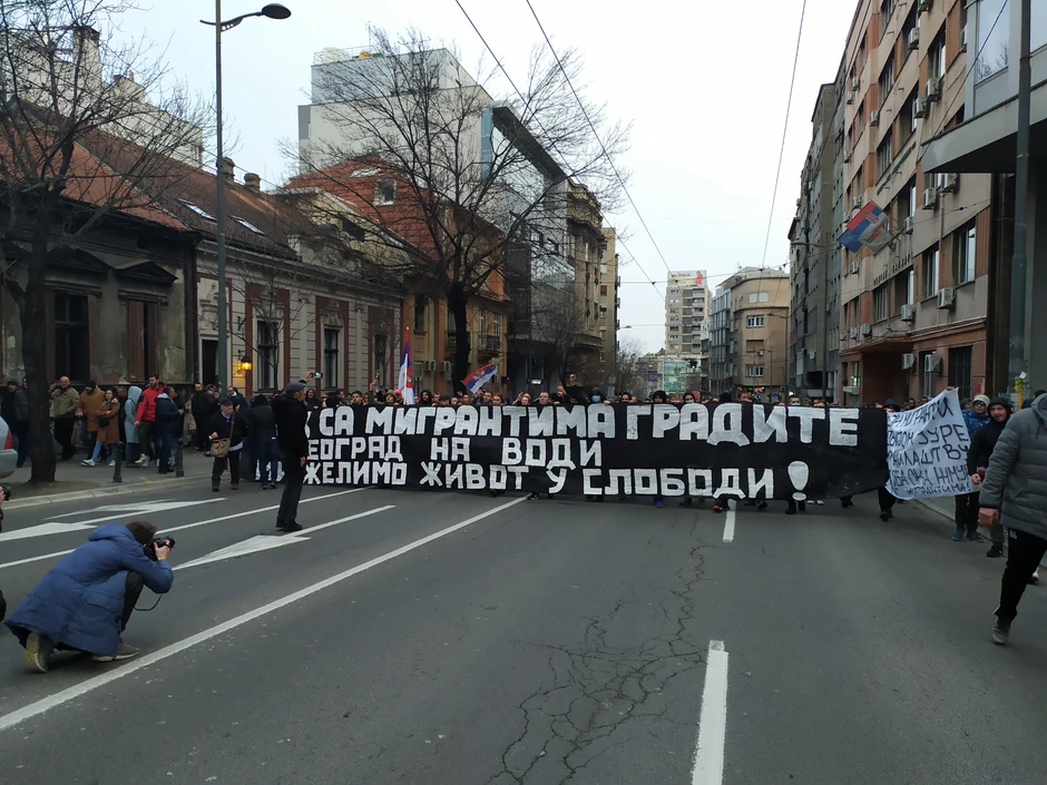 Protesti antivakseri migranti Beograd