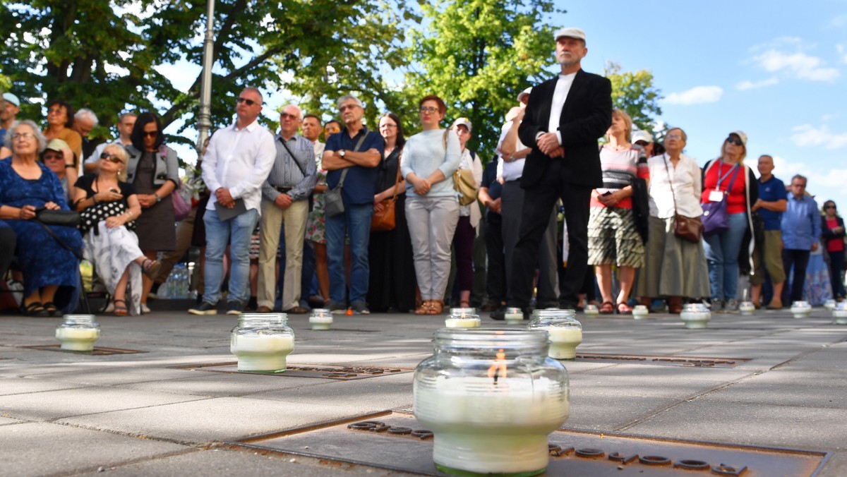 Przedstawiciele społeczności żydowskiej, duchowieństwo różnych wyznań oraz mieszkańcy Kielc przeszli ulicami miasta w Marszu Pamięci i Modlitwy, dla uczczenia ofiar pogromu sprzed 73 lat. 4 lipca 1946 r., w kamienicy przy ulicy Planty 7 w Kielcach, z rąk cywilów, milicjantów i żołnierzy zginęło 37 Żydów.