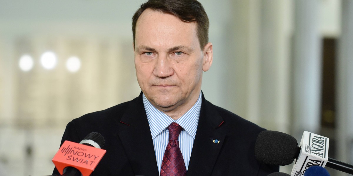 Radosław Sikorski (59 l. ), były minister spraw zagranicznych, teraz europoseł PO w końcu - po wielkiej awanturze - usunął z Twittera nieprzemyślany wpis