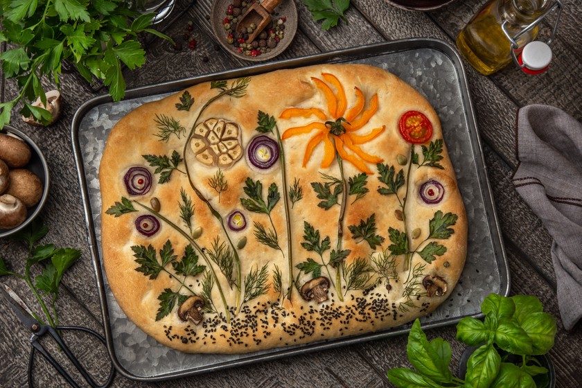 En ce moment, les influenceurs et cuisiniers amateurs rivalisent également de créativité pour réaliser des décors de focaccia plus artistiques les uns que les autres.