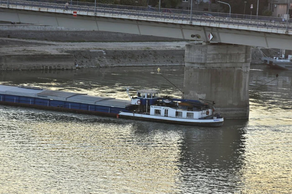 Barža udarila u stub mosta