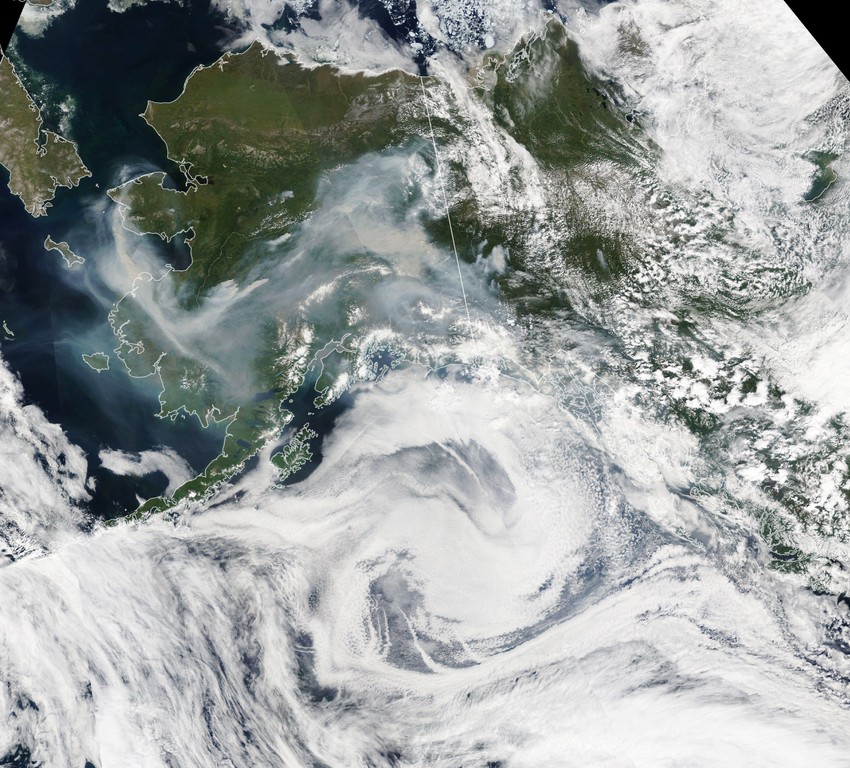 Satelitski snimak dima od požara iznad Aljaske snimljen 8. jula