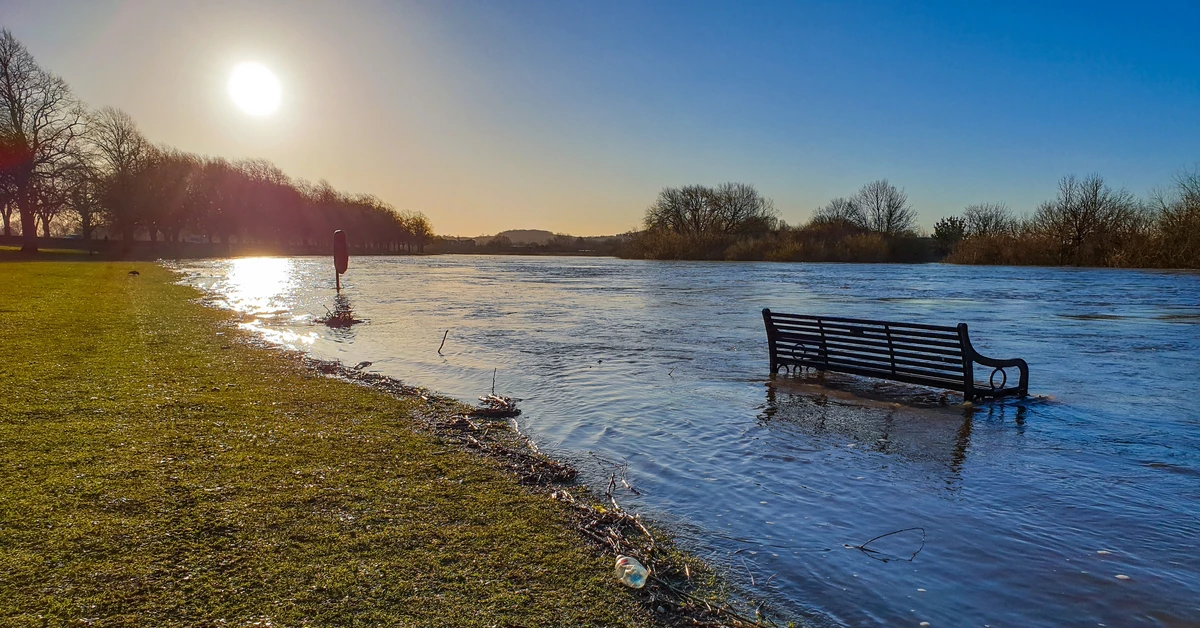 Alert, możliwe podtopienia, podniesie się poziom rzek