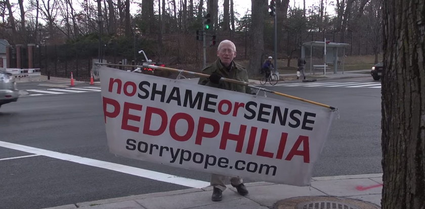 Od 17 lat protestuje przeciwko pedofilii w kościele