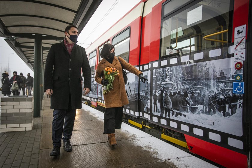 Tramwaj ze zdjęciami słynych fotoreporterów.