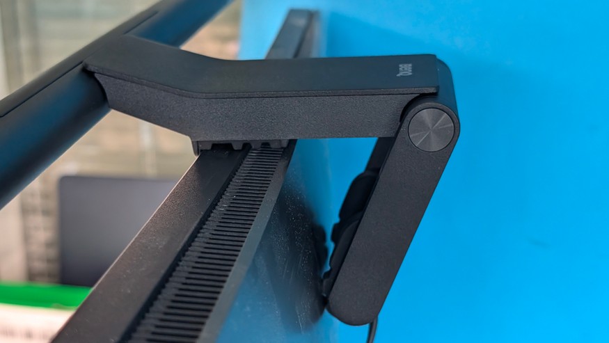Benq Screenbar Pro en iyi kelepçe montajlarından birine sahiptir.