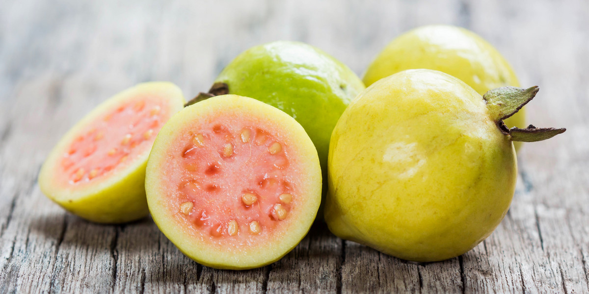 Owoc gujawy. Właściwości owoców gujawy. Dlaczego warto jeść owoce gujawy?