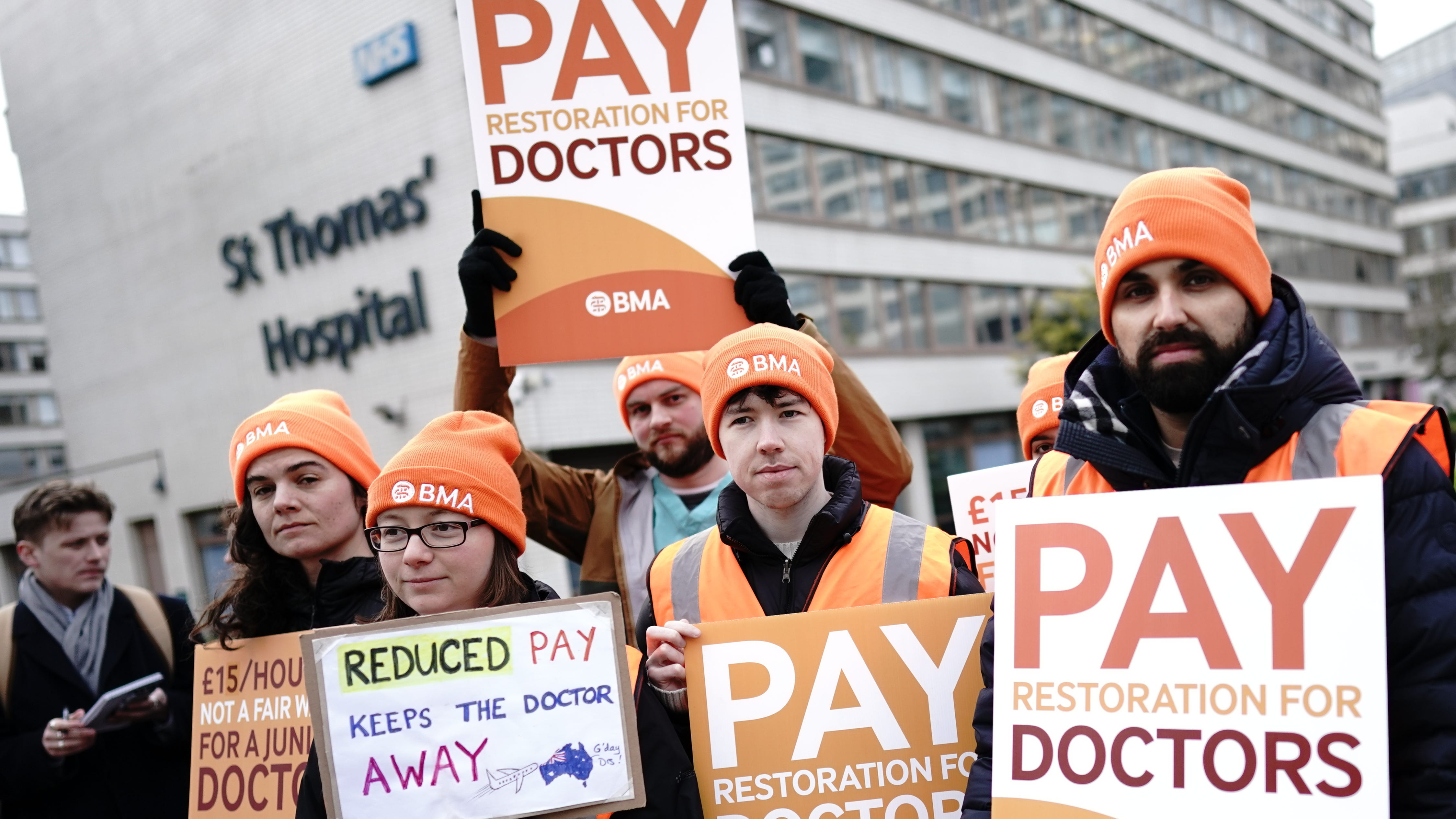 Health Secretary: Doctors' 5-day Christmas strike is "juvenile delinquency"