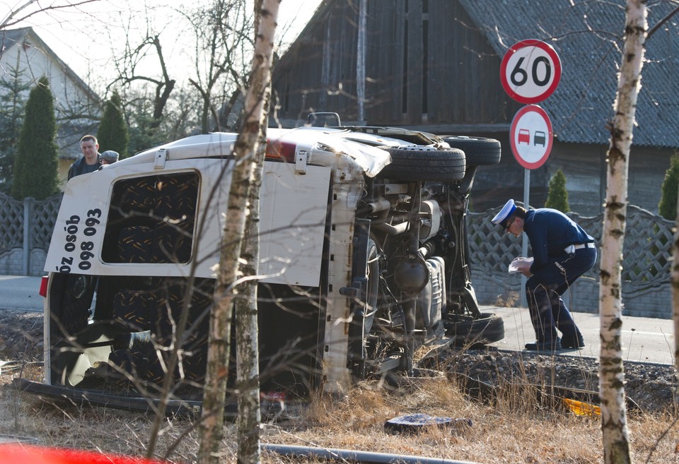 Dramatyczny wypadek busa z młodzieżą