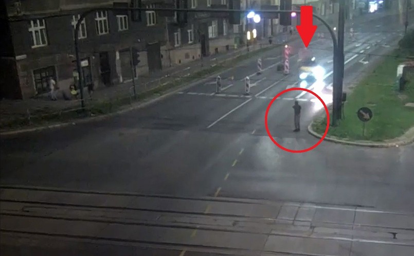 Wypadek w Krakowie. Świadek zapadł się pod ziemię