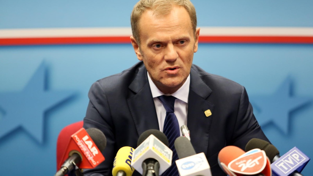 Premier Donald Tusk wyraził w piątek zadowolenie, że we wnioskach ze szczytu potwierdzono intencję równowagi między krajami goszczącymi banki-córki, a krajami macierzystymi tych banków. Zastrzegł, że Polska przystąpi do unii, gdy będzie to dla niej bezpieczne.