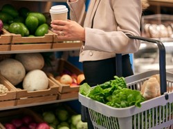Rozsądek przeważa nad emocjami: TAK Polacy podchodzą do kupowania zdrowej żywności w czasie kryzysu