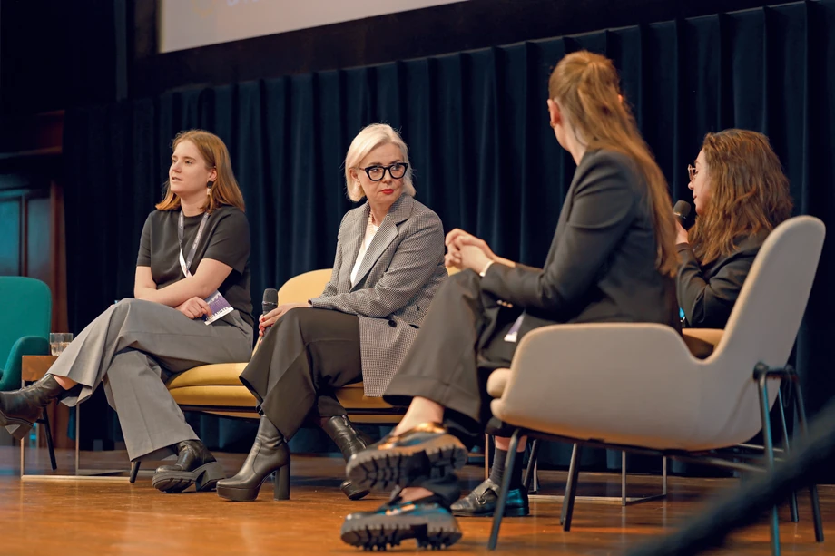 Panel „Przyszłość rynku pracy dla młodych” poprowadziła Maja Meissner (druga z lewej), a jej gościniami były Anna Walczak, Zuzanna Uba i Katarzyna Niedźwiecka.